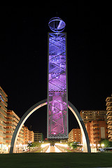 Torre amb el violeta pujat